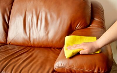 Use of Mermac mink oil for smooth leather accessories